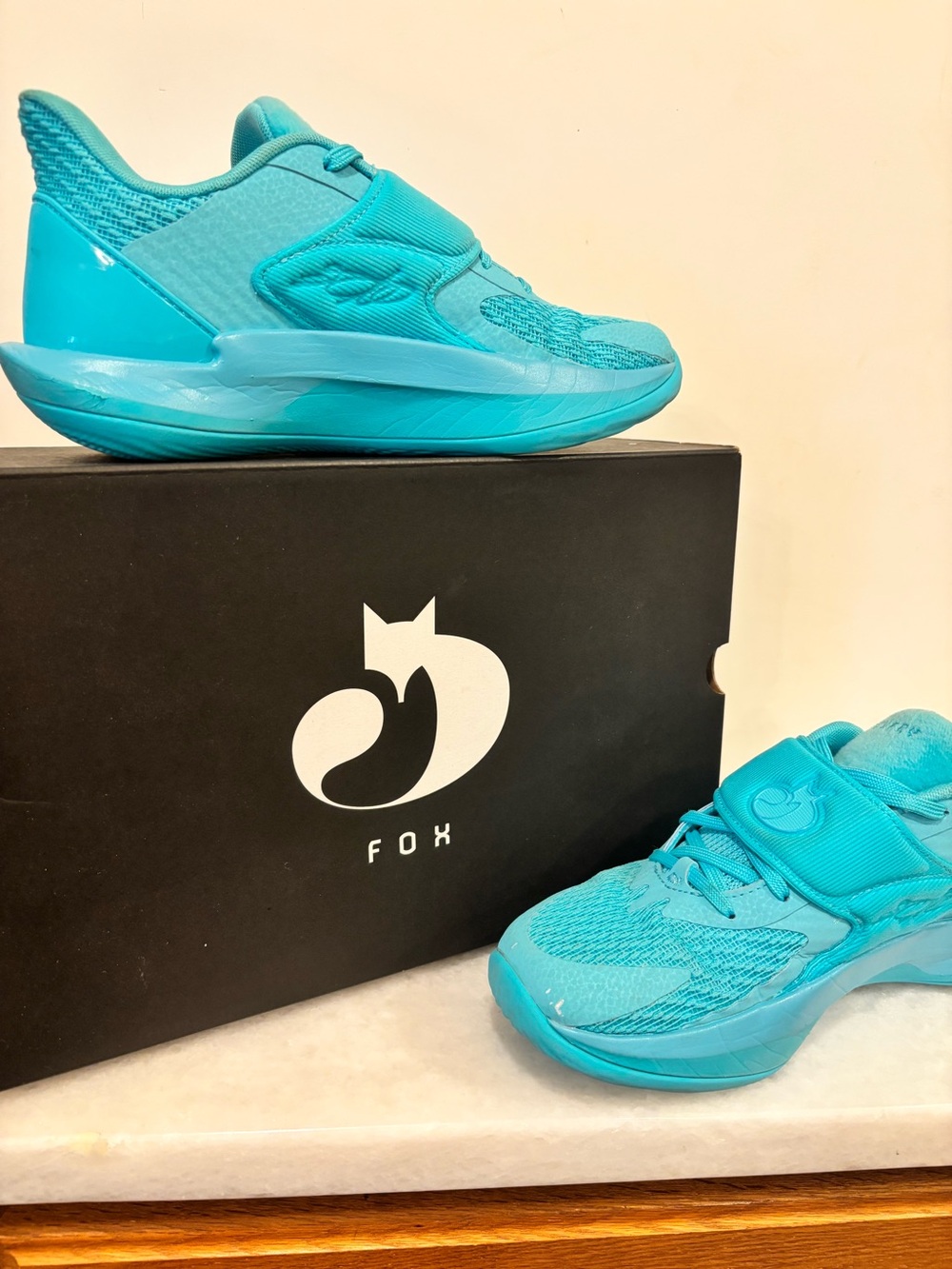 Unisex Under Armour Curry Fox 2 "World Tour" Sneakers Youth 6.5